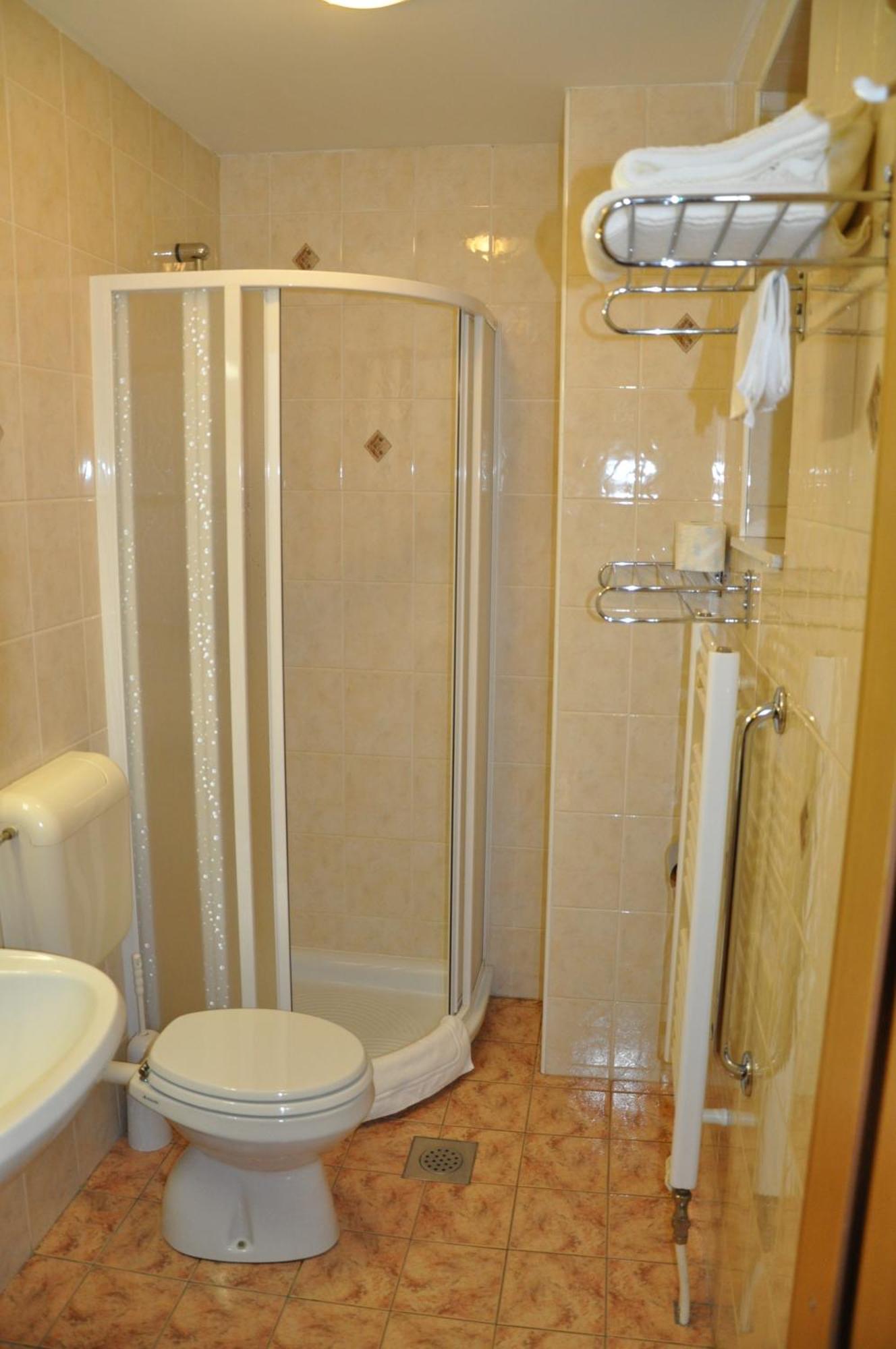 Kmecki Hram Gasthof 3*